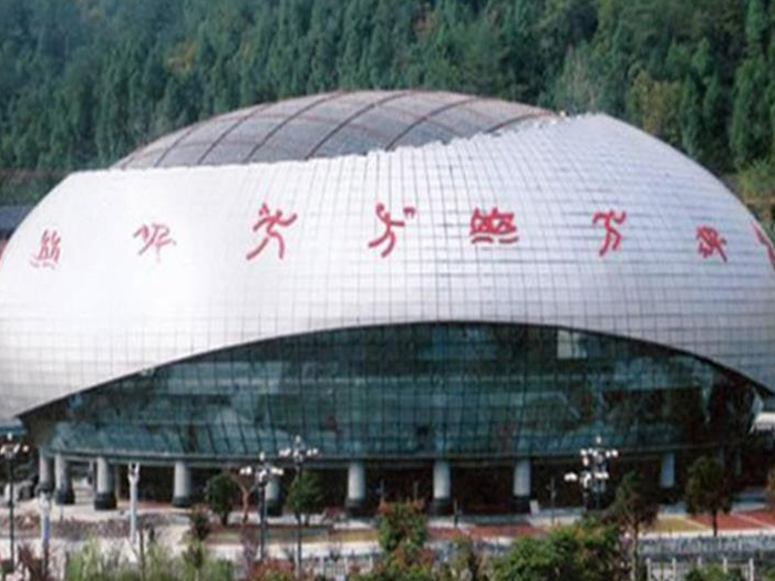来宾体育中心球形网架加工安装